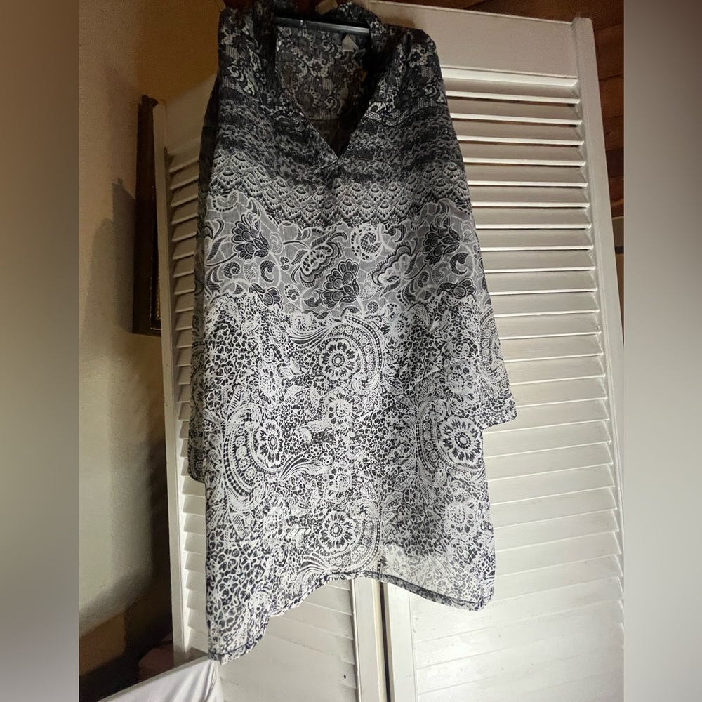 CHICO’S Patterned black and white Blouse - Picture 2 of 8